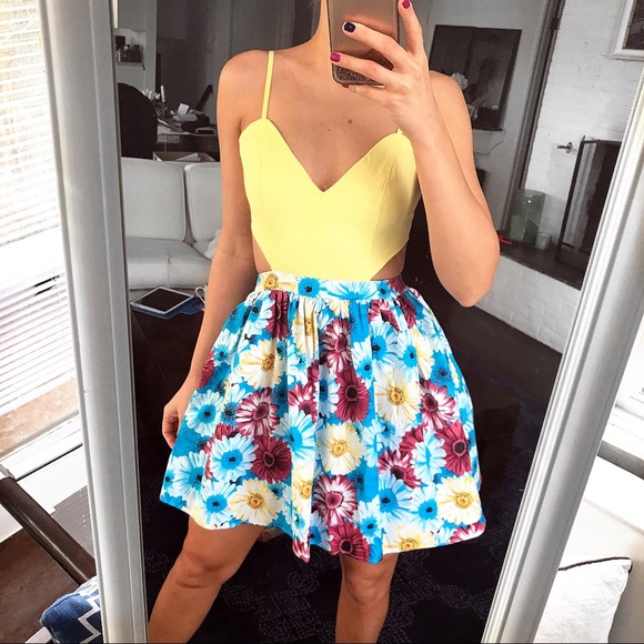 Yellow Blue Floral Mini Dress 🌺☀️🦋 - Picture 8 of 8
